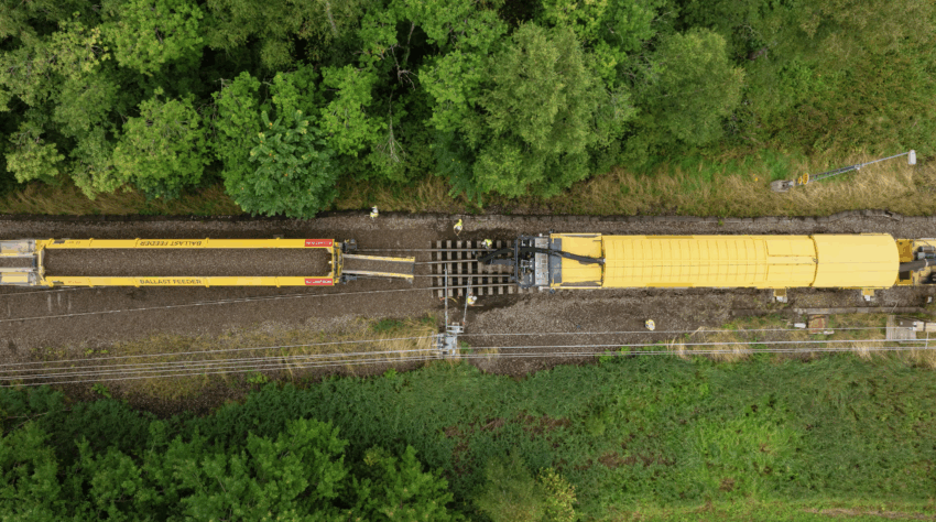 Ballast replacement in switches, bridges and straight tracks