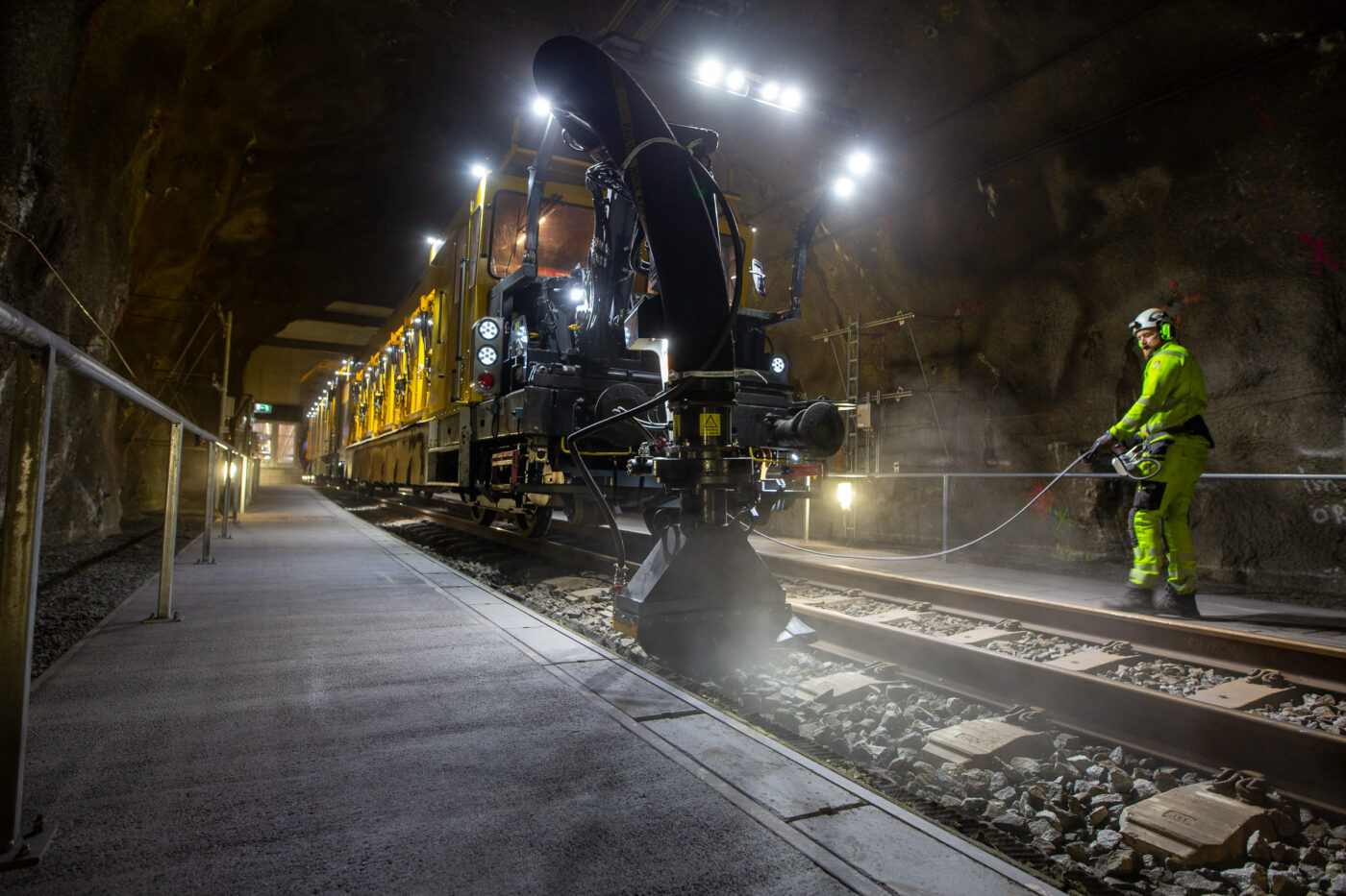 Världens största batteridrivna underhållsmaskin för järnvägen, i sin mest fördelaktiga miljö.